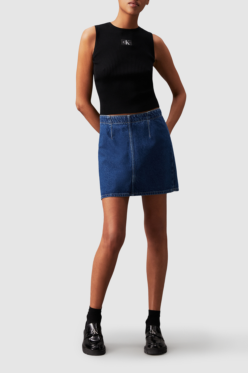 תמונת כל הלוק של גופיית ריב CALVIN KLEIN